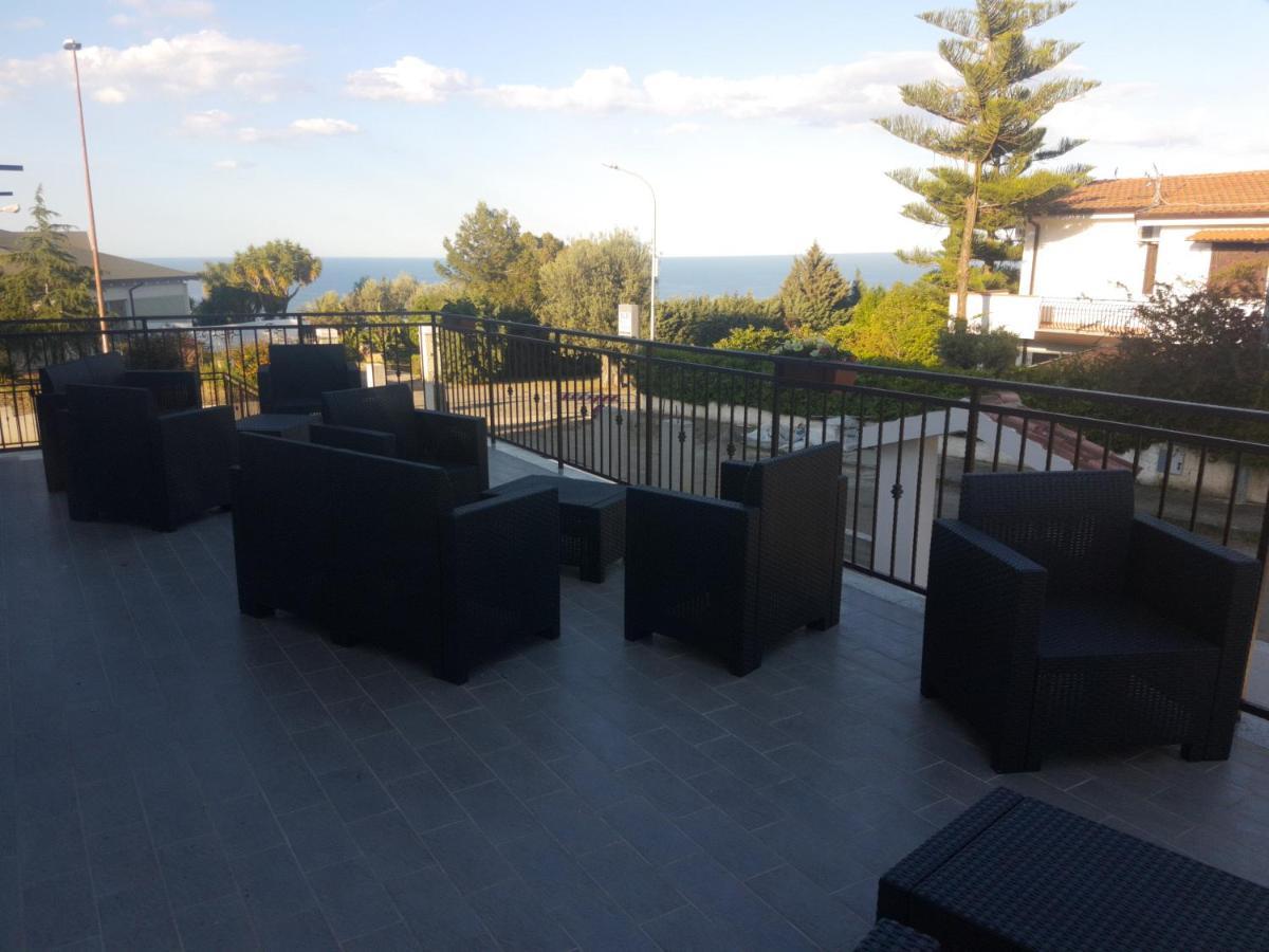 Alba De Mar B&B Розето Капо Спулико Екстериор снимка